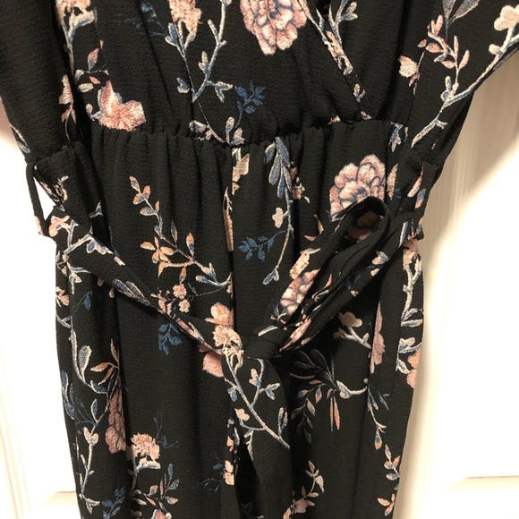 Rue21 Shortsleeved Romper - Picture 6 of 6